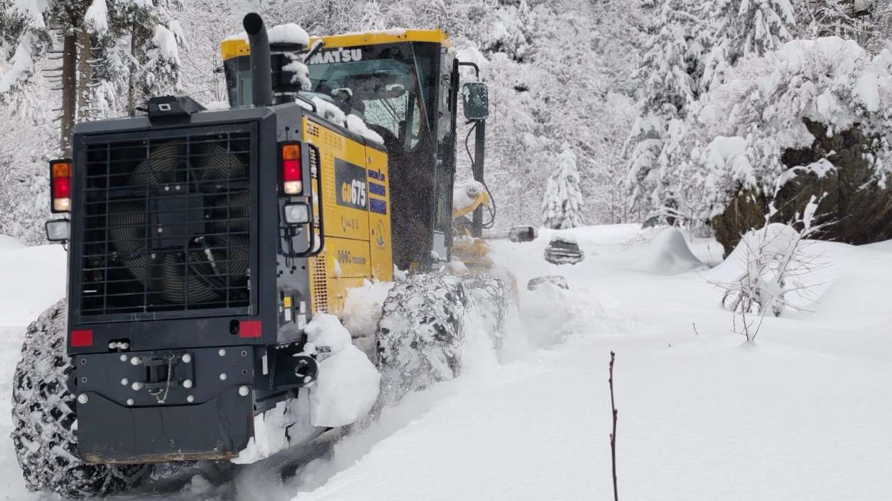 Rizede Kar Alarmi 8 Ilcede 38 Koy Yolu Ulasima Kapandi (1)