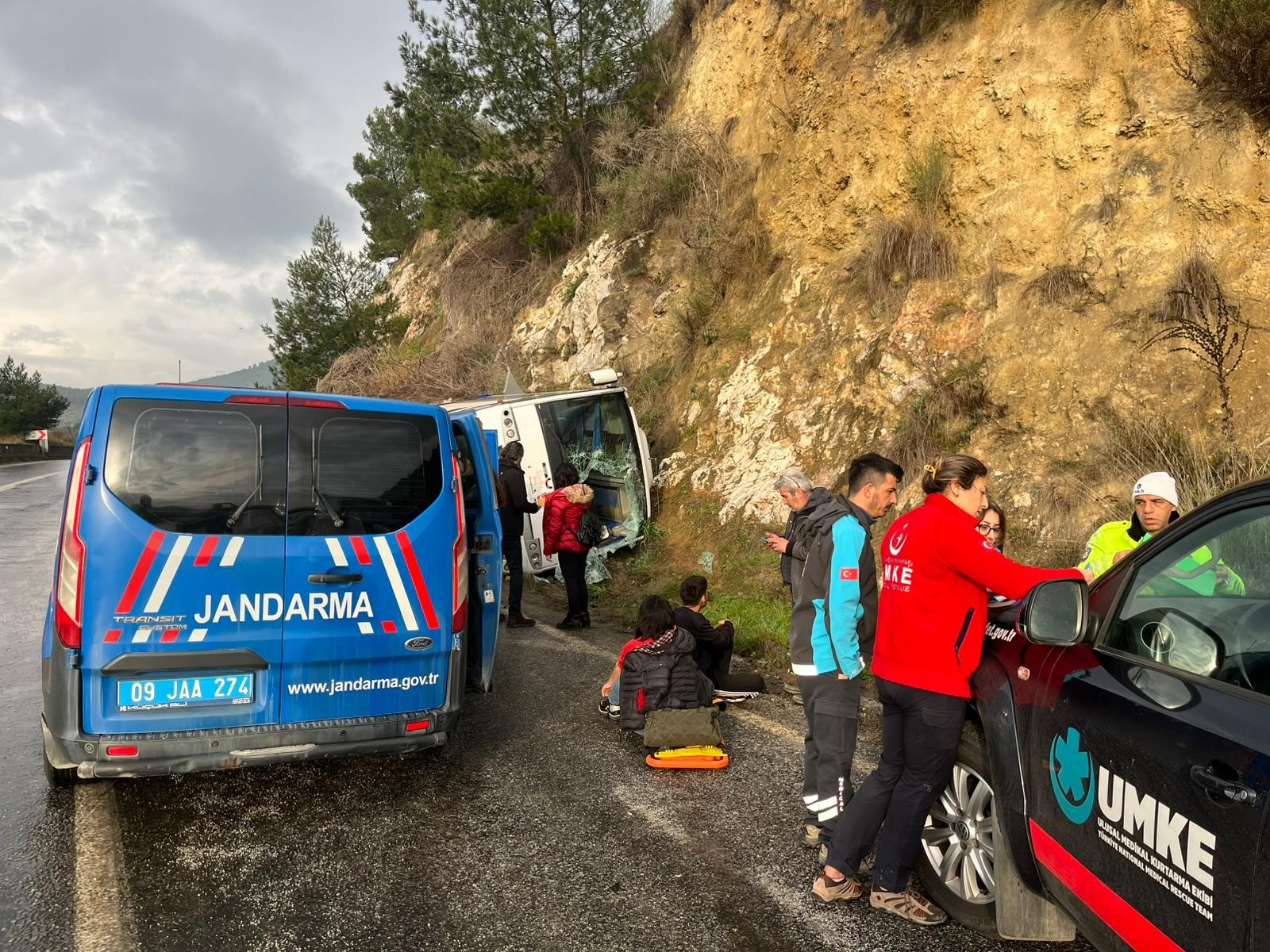 Izmir Nergis Festivali Giden Tur Minibusu Devrildi Cok Sayida Yarali Var (2)