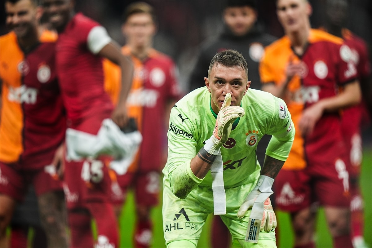 Muslera Galatasaraya Veda Etti (2)