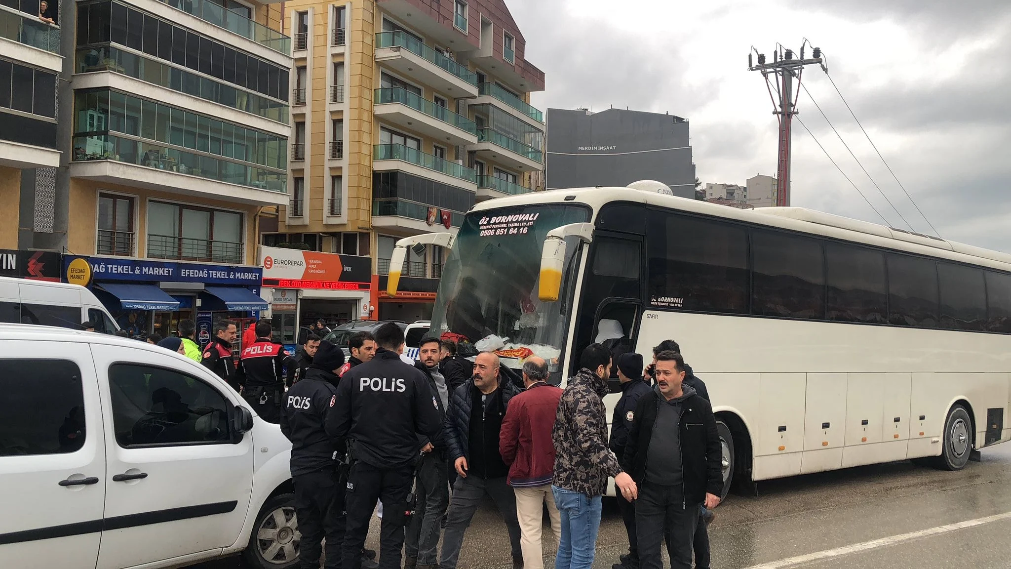 Son Dakika Galatasaray Goztepe Taraftarlari Birbirine Girdi Ortalik Kan Golune Dondu (1)