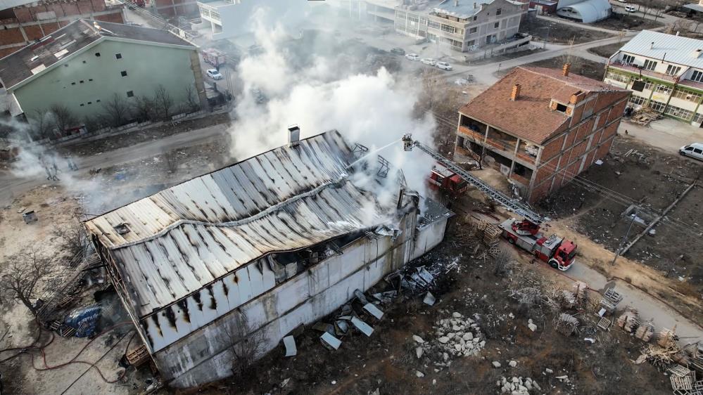 Ankarada Sanayi Sitesinde Korkutan Yangin 3 Katli Is Yeri Alevlere Teslim Oldu (1)