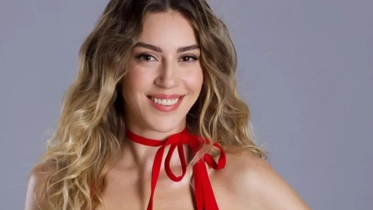 Sinem Kobal Geri Dondu Moda Dunyasini Sallayacak Is Birligi