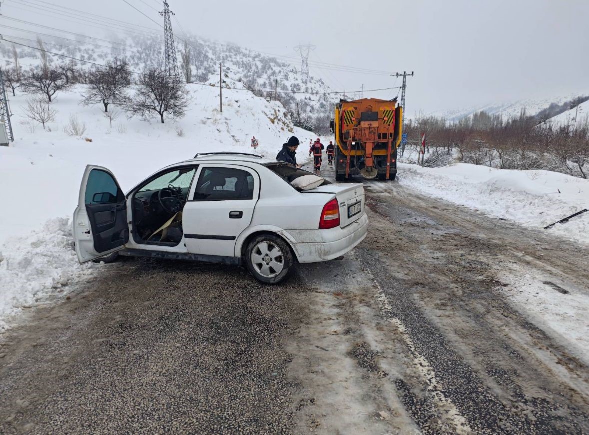 Son Dakika Malatyada Buzlanma Kaza Getirdi Olu Ve Yaralilar Var (2)