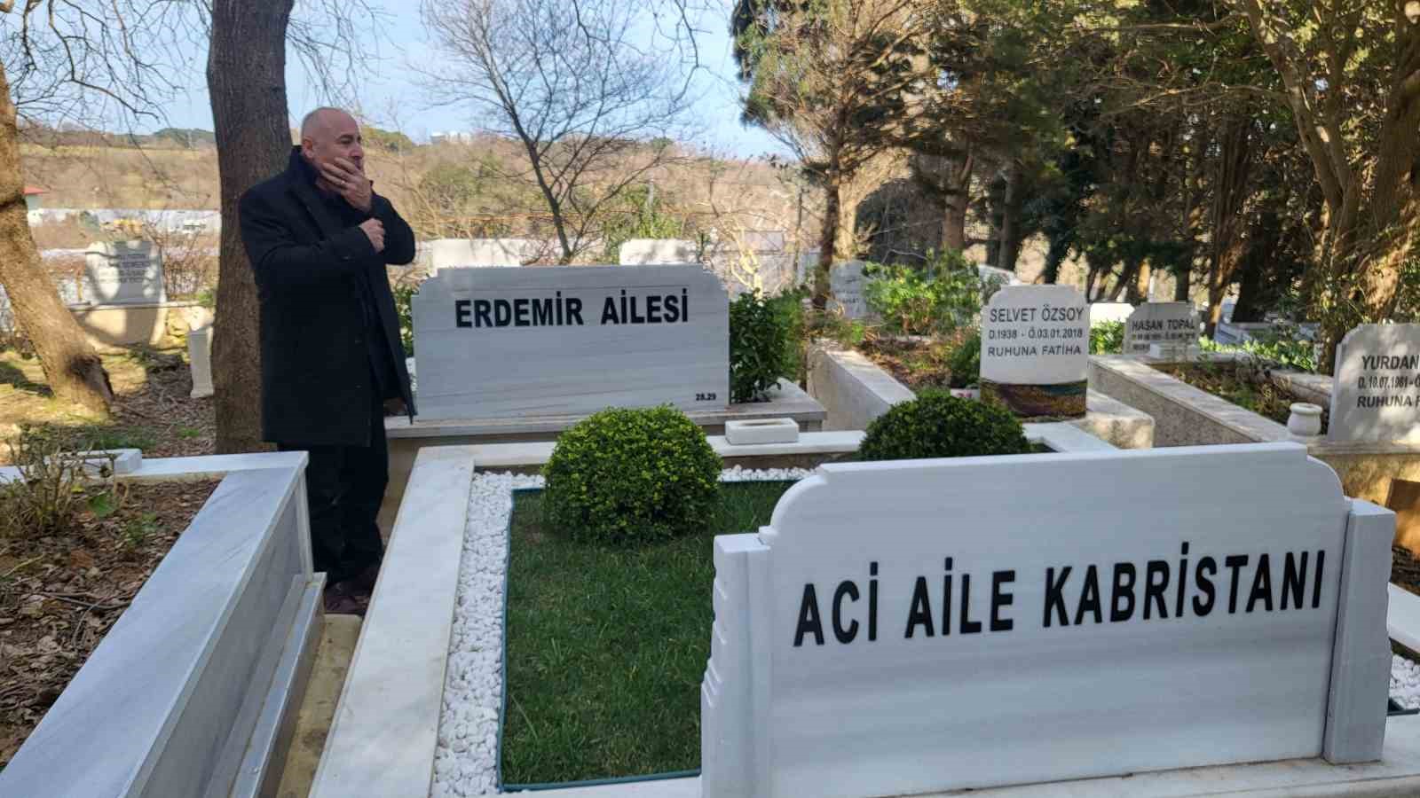 Acili Baba Oglu Oguz Murat Acinin Olum Yil Donumunde Mezari Basinda Dua Etti (2)