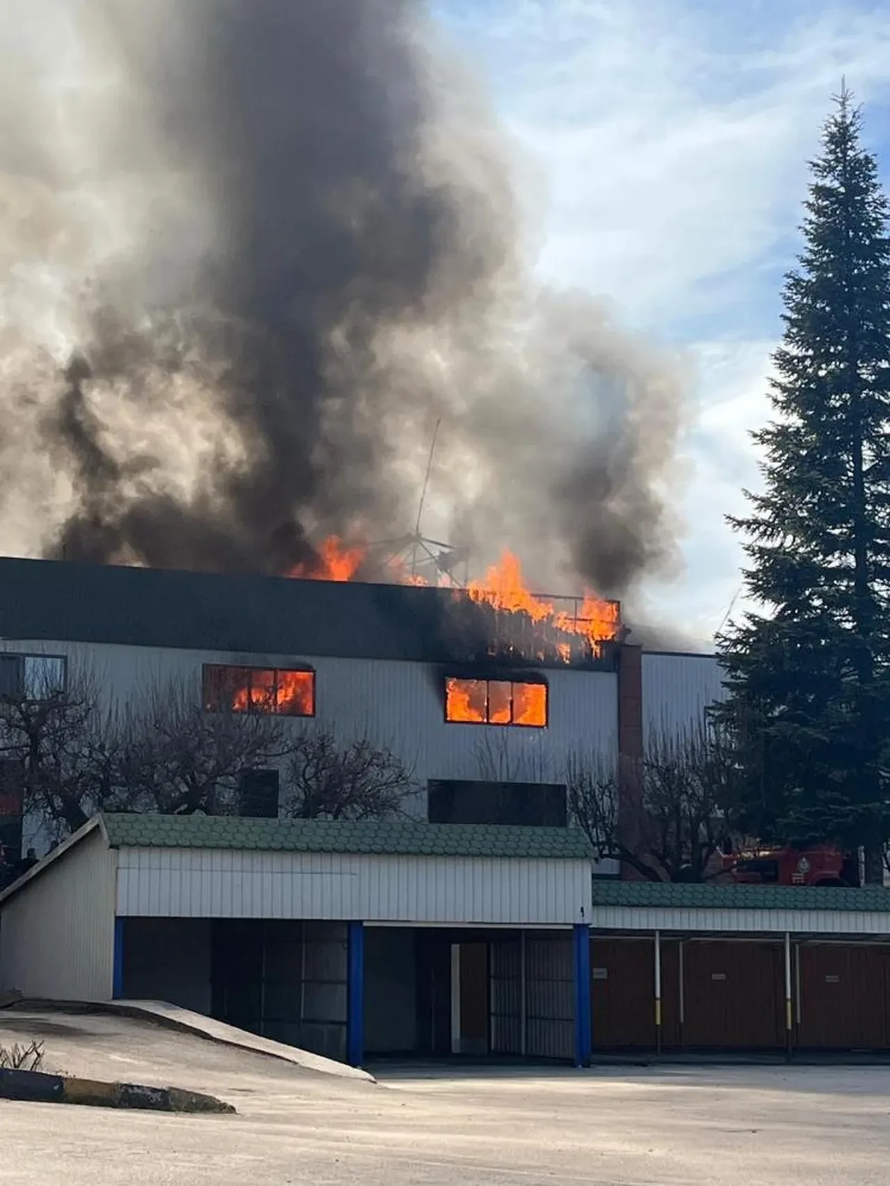 Malzeme Fabrikasinda Korkutan Yangin Alevler Buyudu (2)