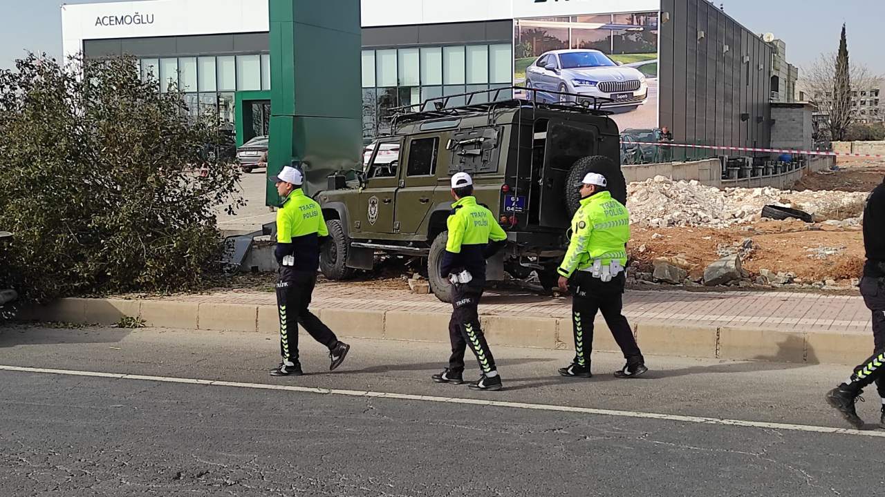 Ozel Harekat Polisleri Kaza Yapti 5 Yarali (2)