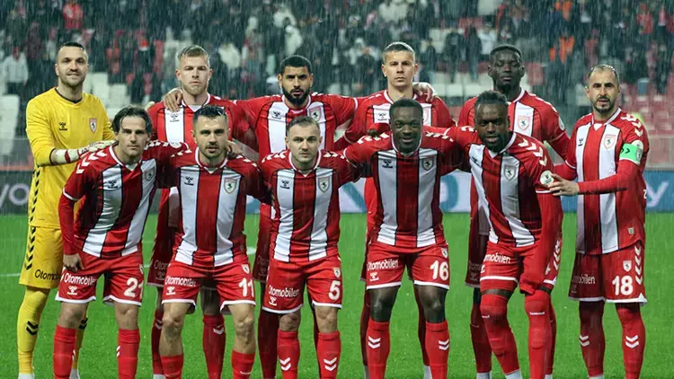 Samsunspor Taraftarlarini Tasiyan Otobuse Kamyon Carpti (1)-1