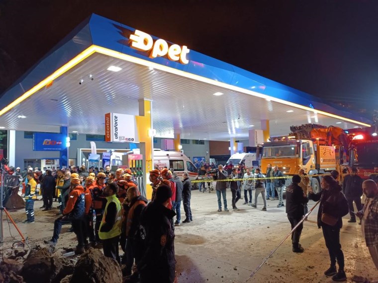 Dagdan Kopan Parcalar Aileyi Yok Etti Is Yeri Sahibi Gozaltina Alindi 2
