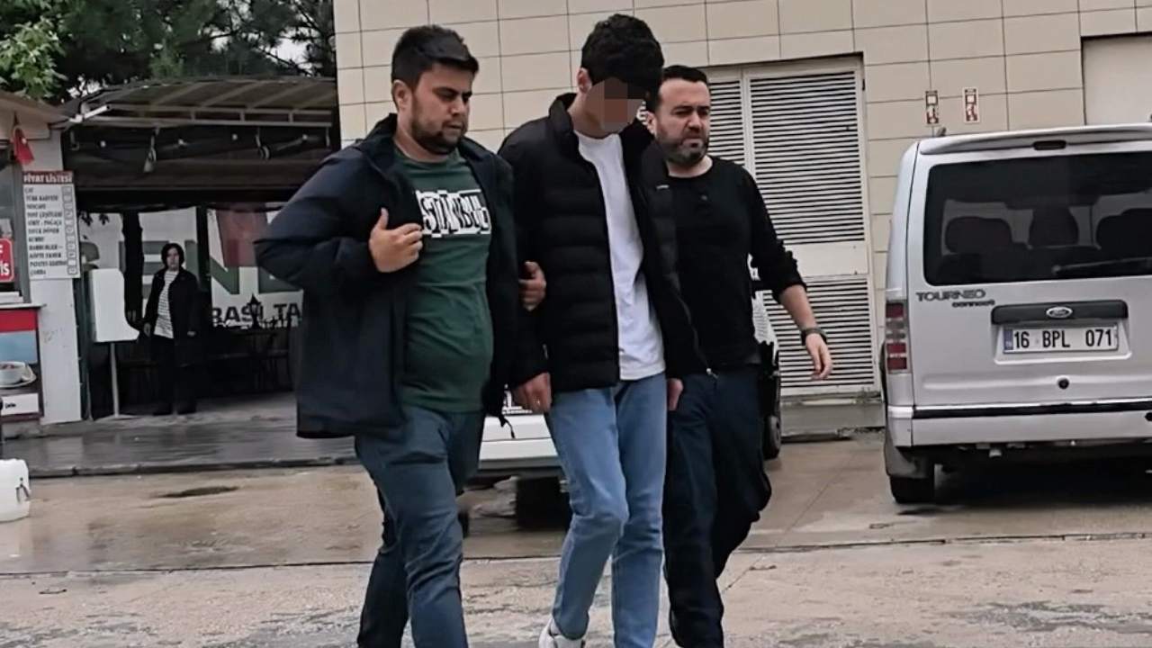 17 Yasindaki Genc Arkadasiyla Sakalasirken Bicaklandi (1)