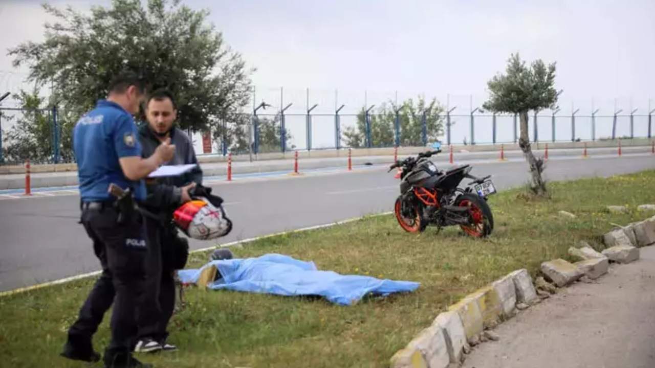 27 Yasindaki Genc Motosiklet Kazasinda Hayatini Kaybetti Arkadasi Cansiz Bedeninin Basind (1)-1