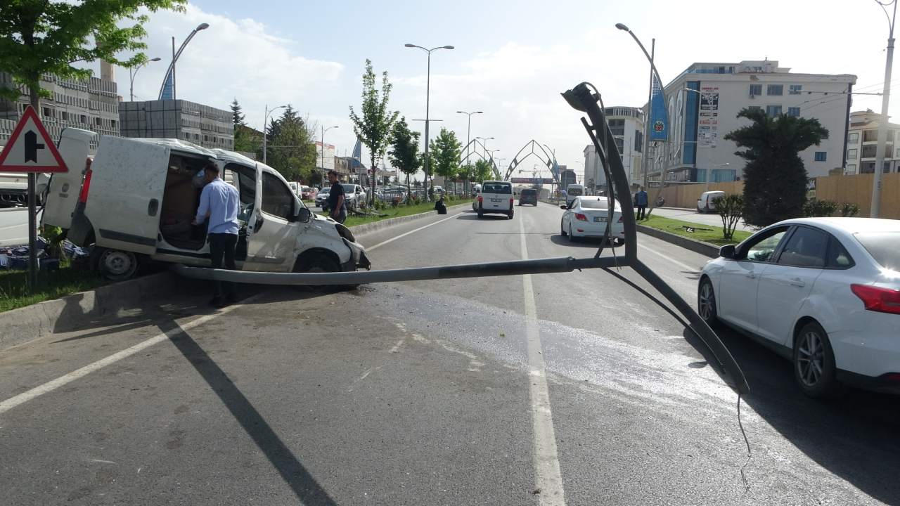 5 Aracin Karistigi Zincirleme Kaza 3 Kilometrelik Kuyruk Olusturdu (2)