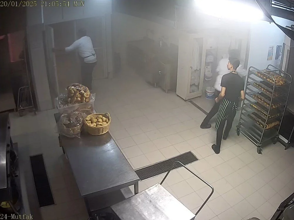 78 Kisinin Hayatini Kaybemisti Bolu Otel Yangininin Basladigi Goruntuler Kamerada (3)