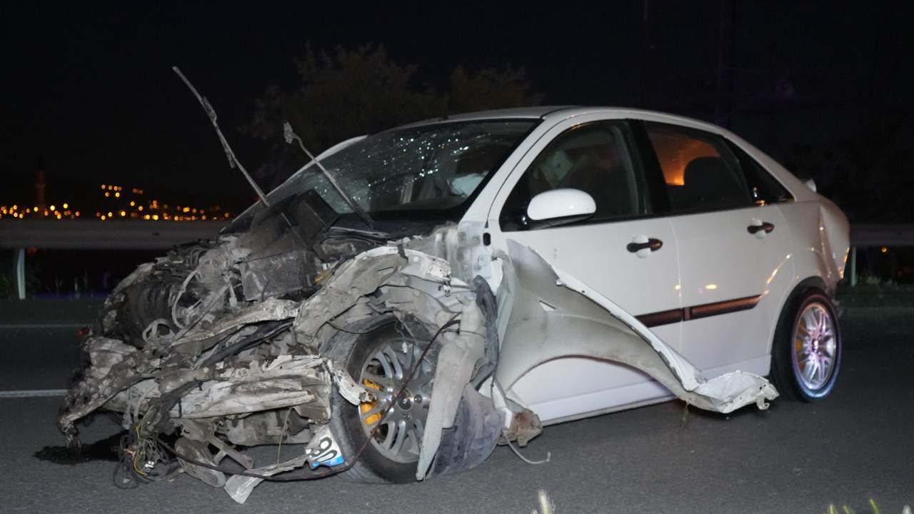 Bariyerlere Carpan Aractan Firladi Olay Yerinde Can Verdi (1)