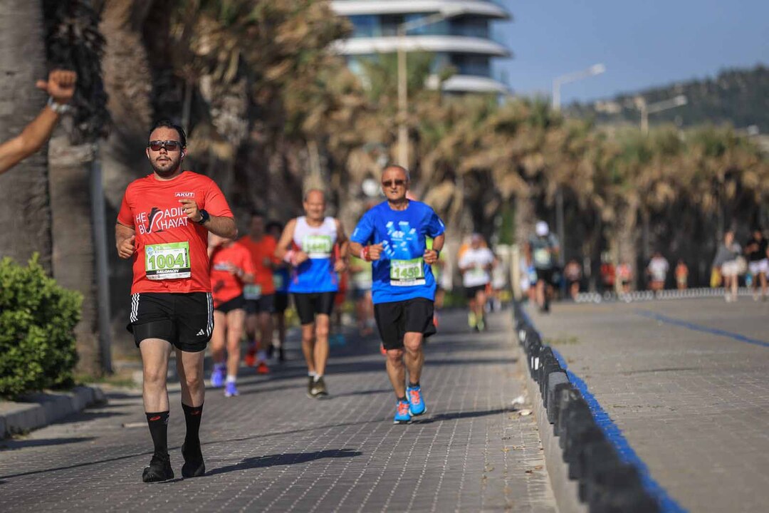 Cesmede Maraton Coskusu Spor Ve Sosyal Sorumluluk El Ele (5)