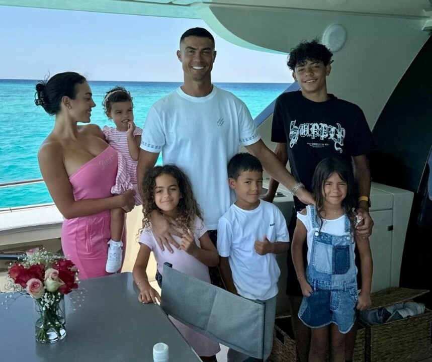 Cristiano Ronaldonun Kac Cocugu Var Ronaldonun Cocuklarinin Ismi Ne (6)