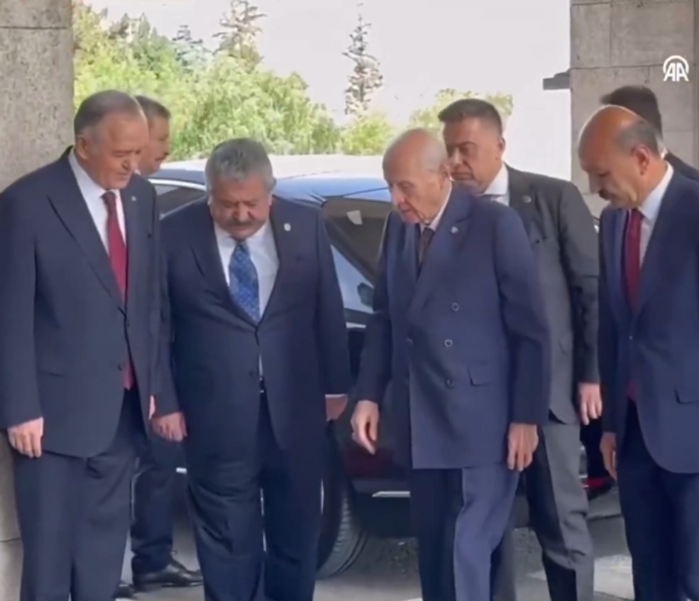 Dem Partiden Mhpye Ziyaret Bahceli Kapida Karsiladi-1