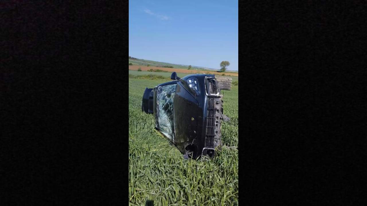 Dur Ihtarina Uymayan Surucunun Cipiyle Carptigi Polisin Tedavisi Suruyor (1)