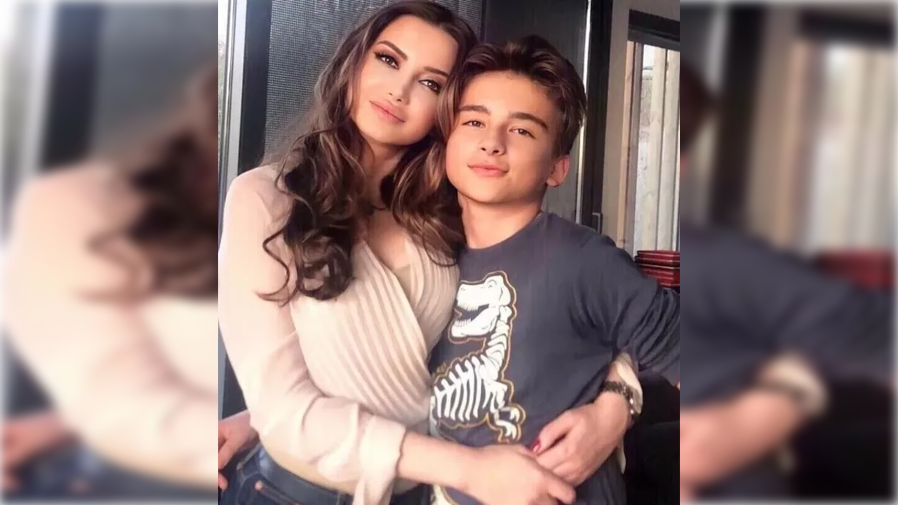 Esra Ezmeci Kimdir Aslen Nereli Esra Ezmeci Evli Mi Kac Yasinda (5)