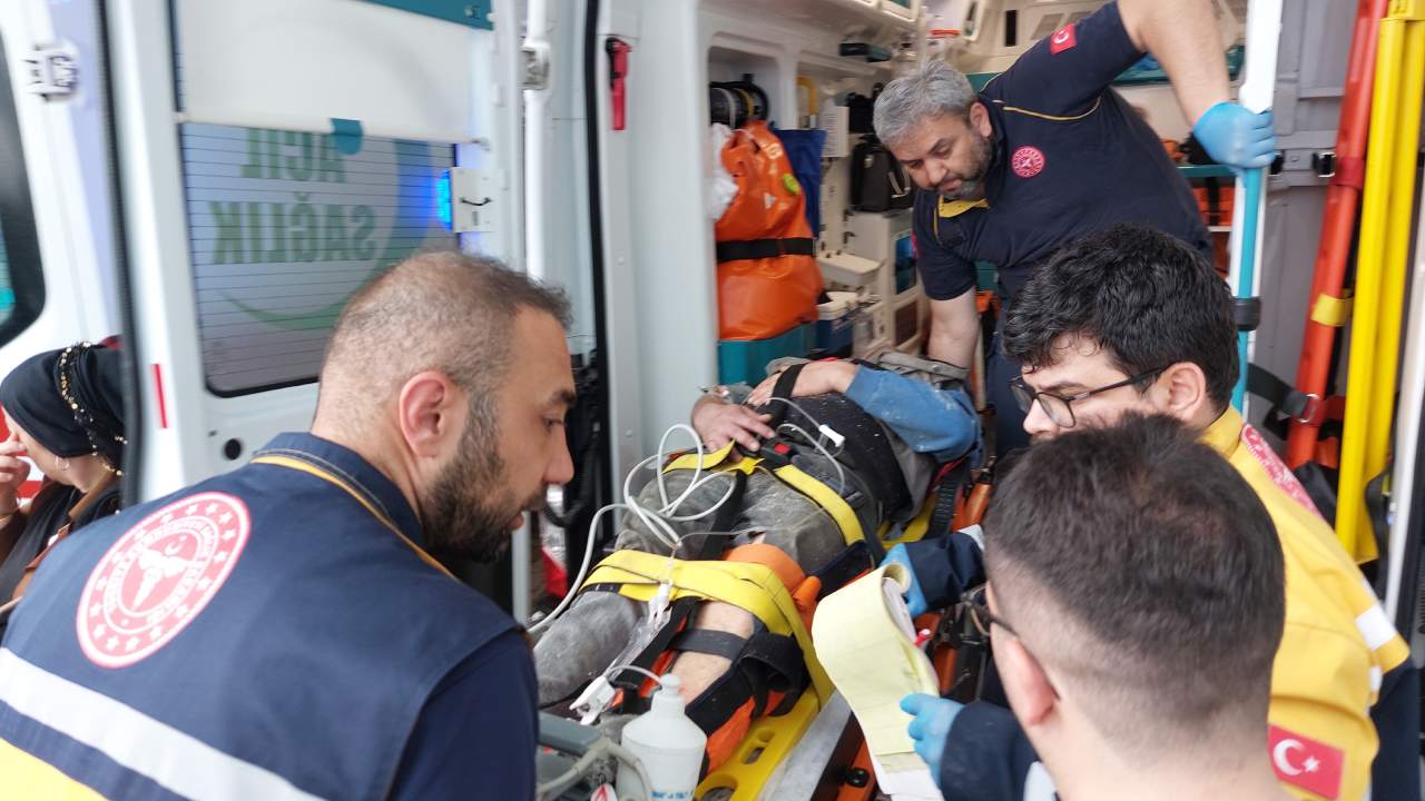 Fabrika Sahasindaki Patlamada 3 Isci Yaralandi (2)