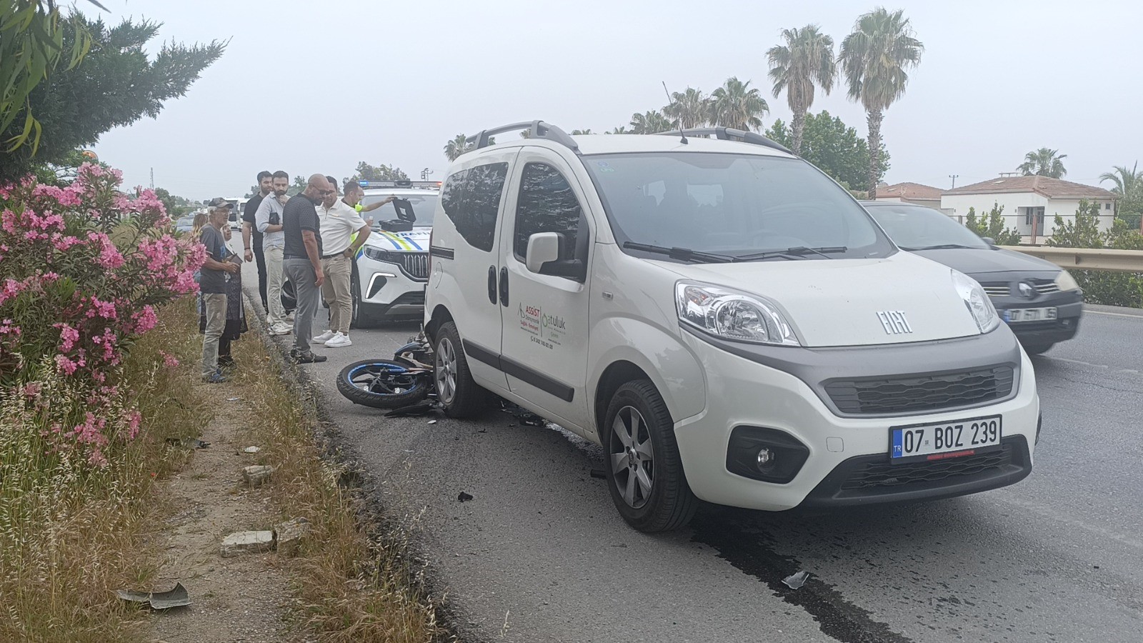 Hafif Ticari Arac Motosiklete Carpti Agir Yarali Var (2)