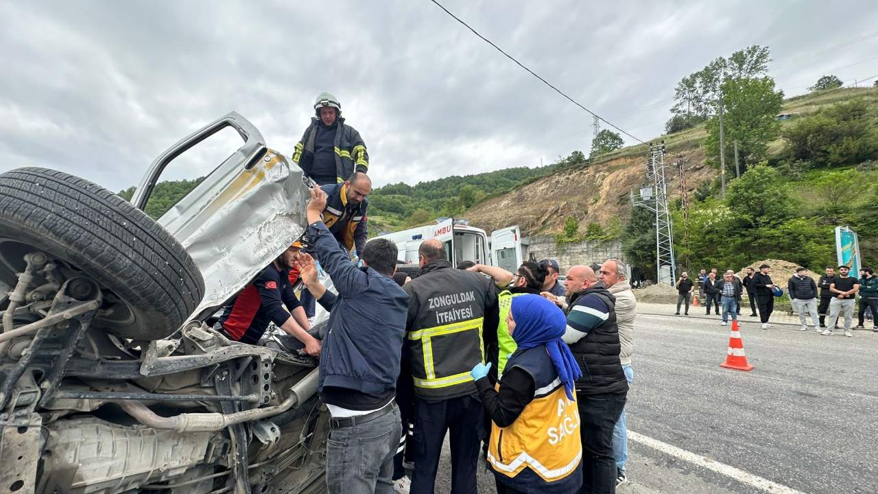 Iki Aracin Carpistigi Kazada 2 Kisi Yaralandi (2)