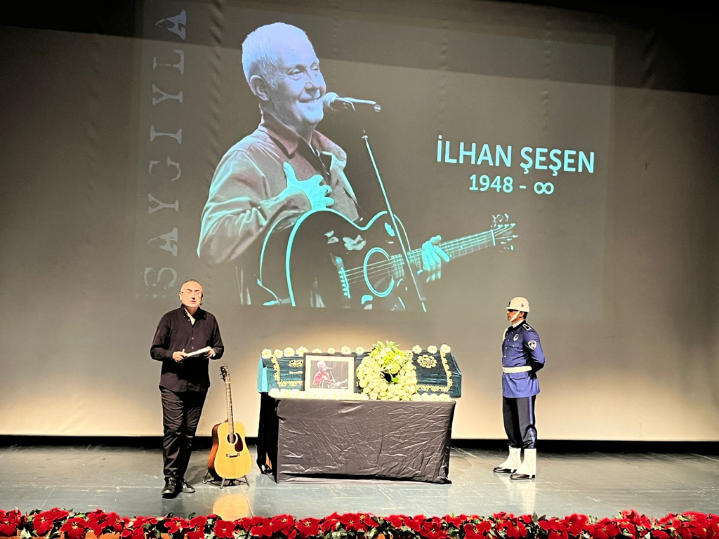 Ilhan Sesen Son Yolculuguna Ugurlaniyor