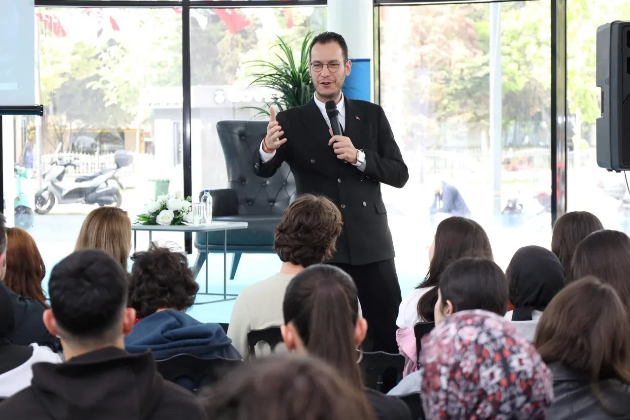 Instagram Ve Whatsapp Bizi Dinliyor Mu Profesorden Carpici Uyarilar