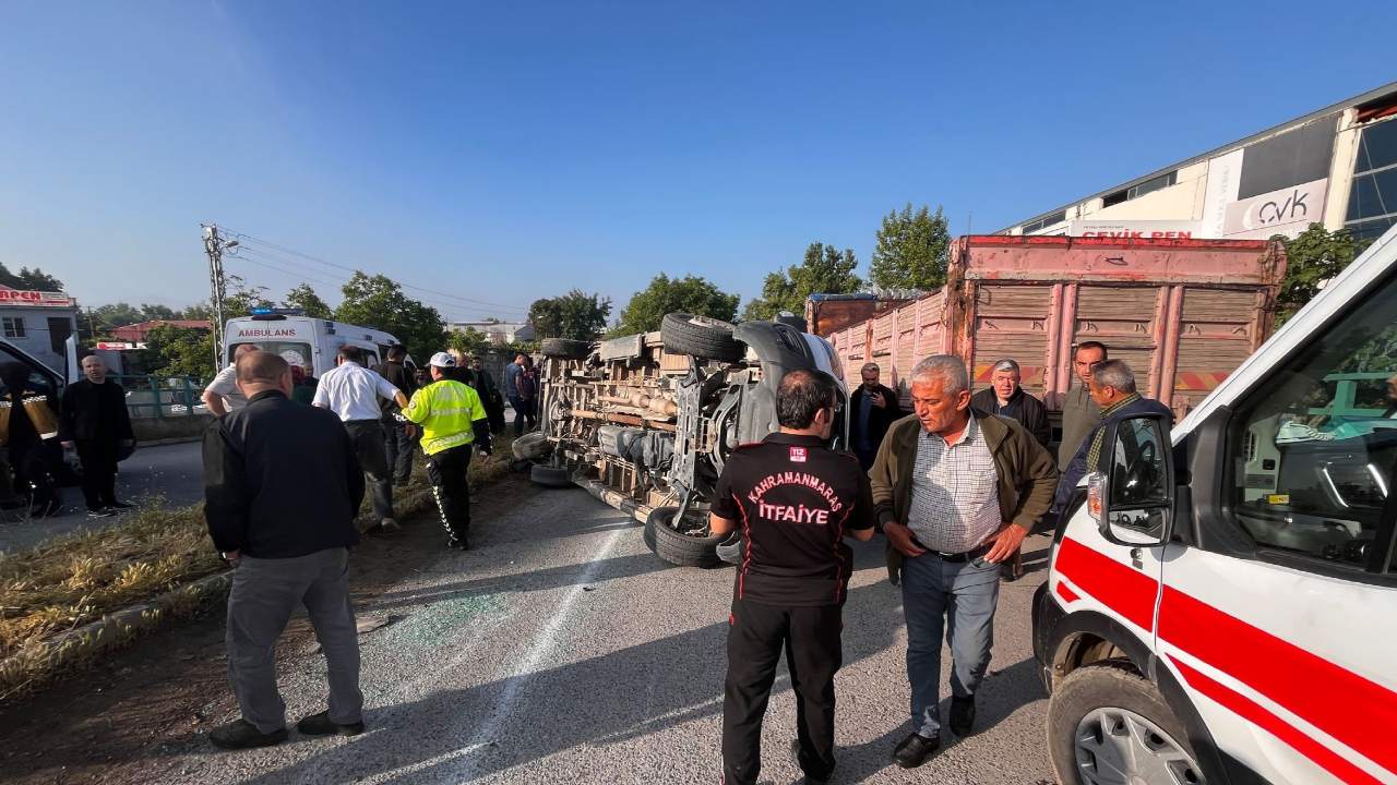 Isci Servisi Ile Otomobilin Carpismasiyla 12 Kisi Yaralandi