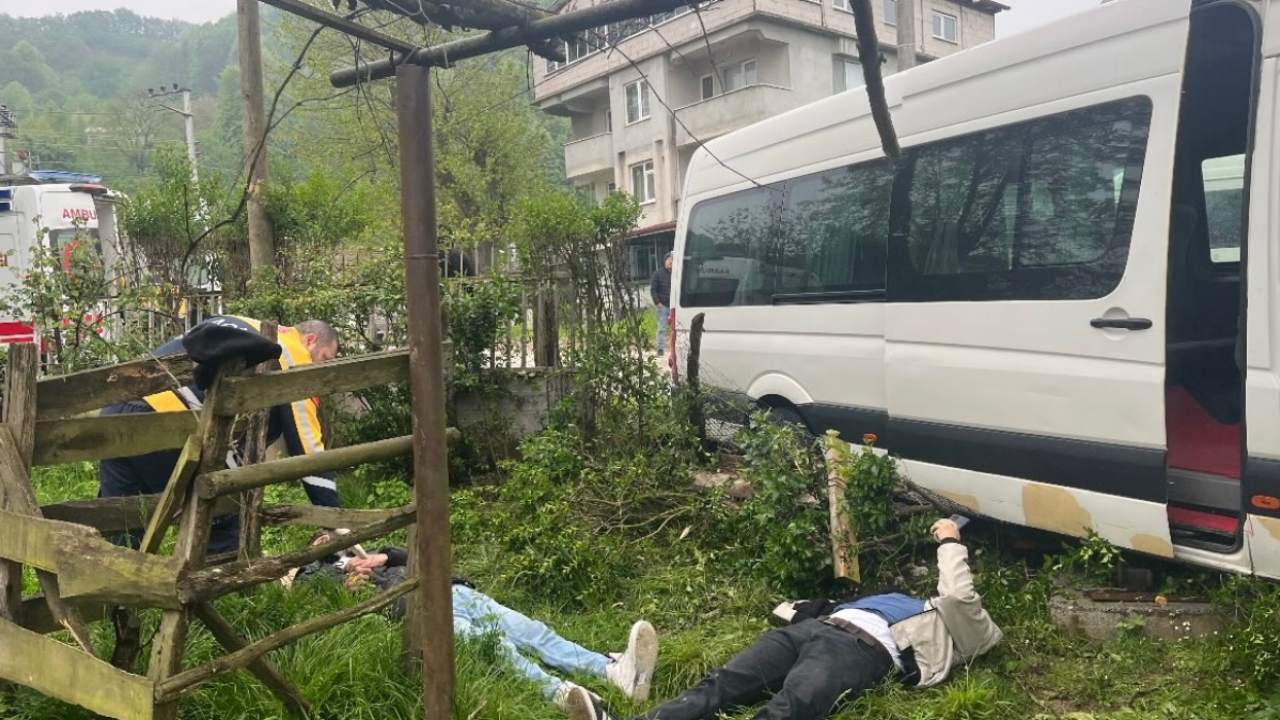 Isci Tasiyan Minibusun Devrilmesiyle 8 Kisi Yaralandi (2)