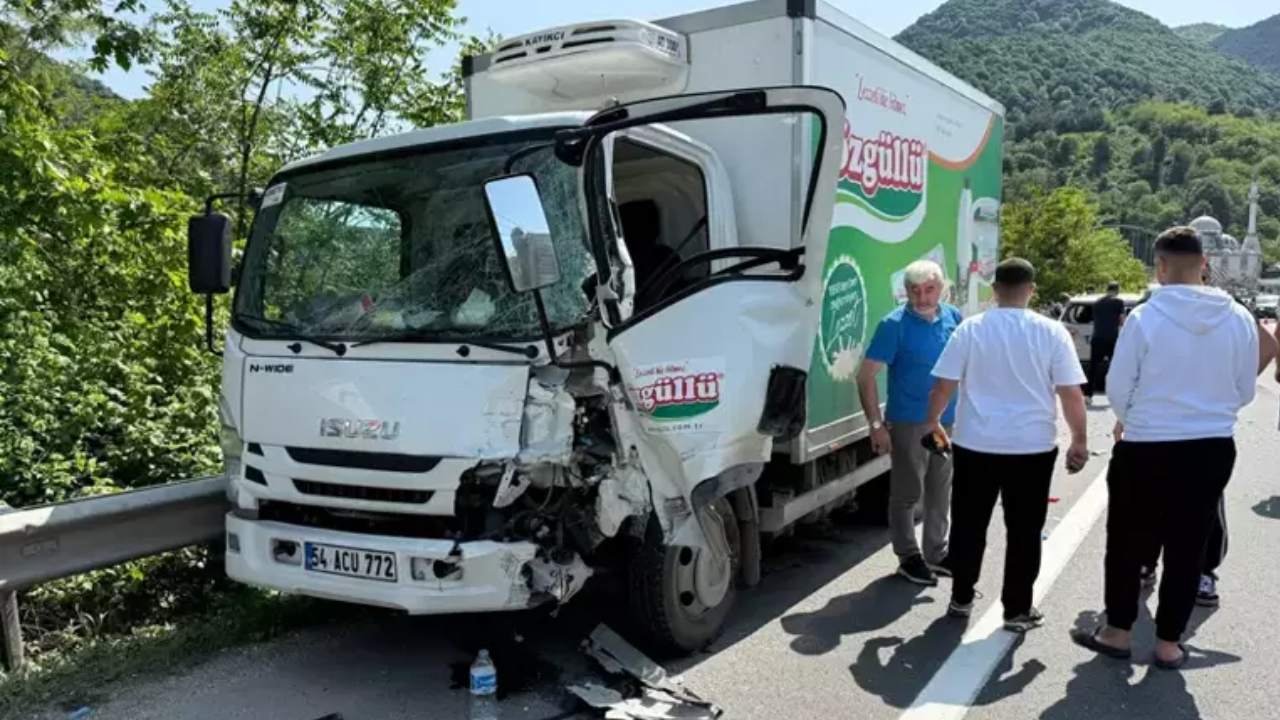 Kamyonetin Cipe Arkadan Carpmasiyla 2 Kisi Yaralandi (1)