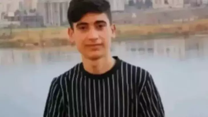 Kamyonun Carptigi 17 Yasindaki Genc Hayatini Kaybetti1
