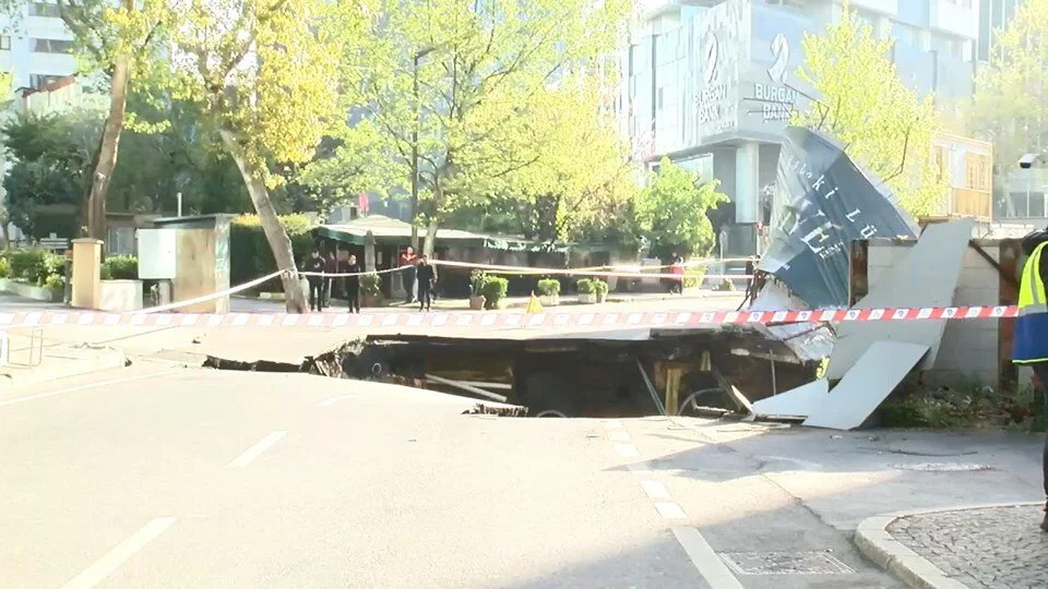 Korkutan Dogal Gaz Patlamasi Megakentin Gobeginde Yol Coktu (1)