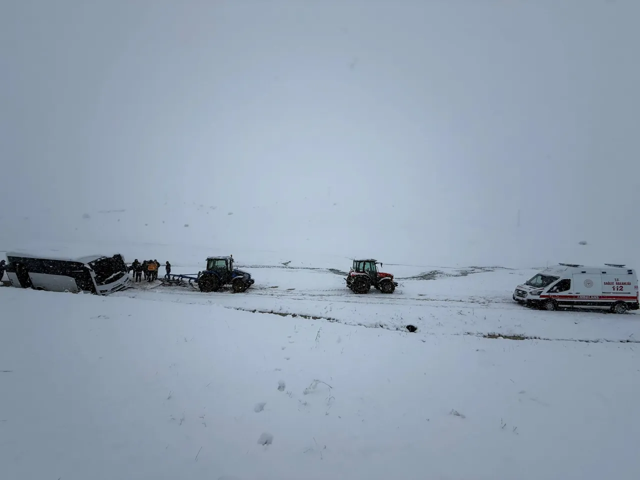 Olumden Donduler Trabzonspor Taraftarlarini Tasiyan Otobus Devrildi-1