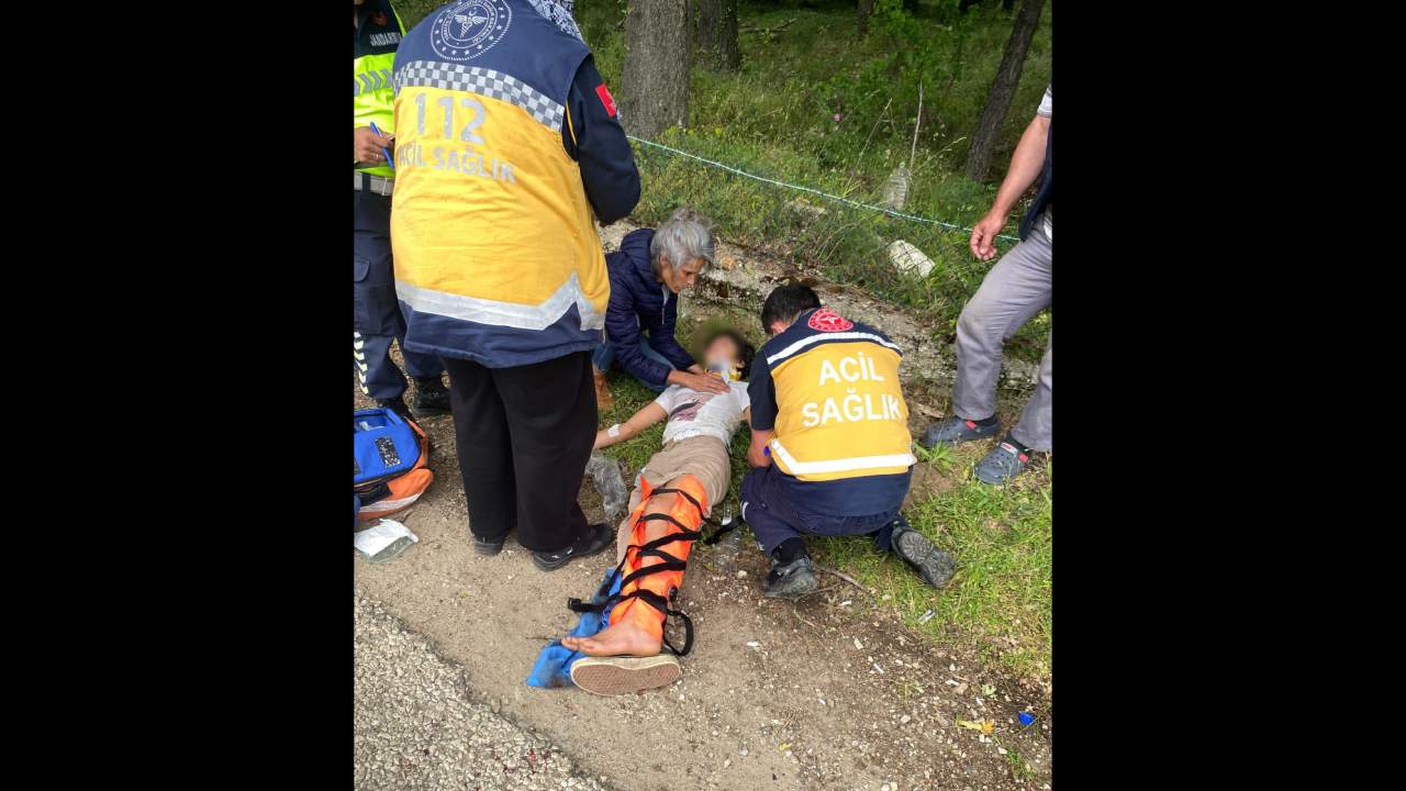 Otomobil Ile Motosikletin Carpistigi Kazada 4 Kisi Yaralandi (1)