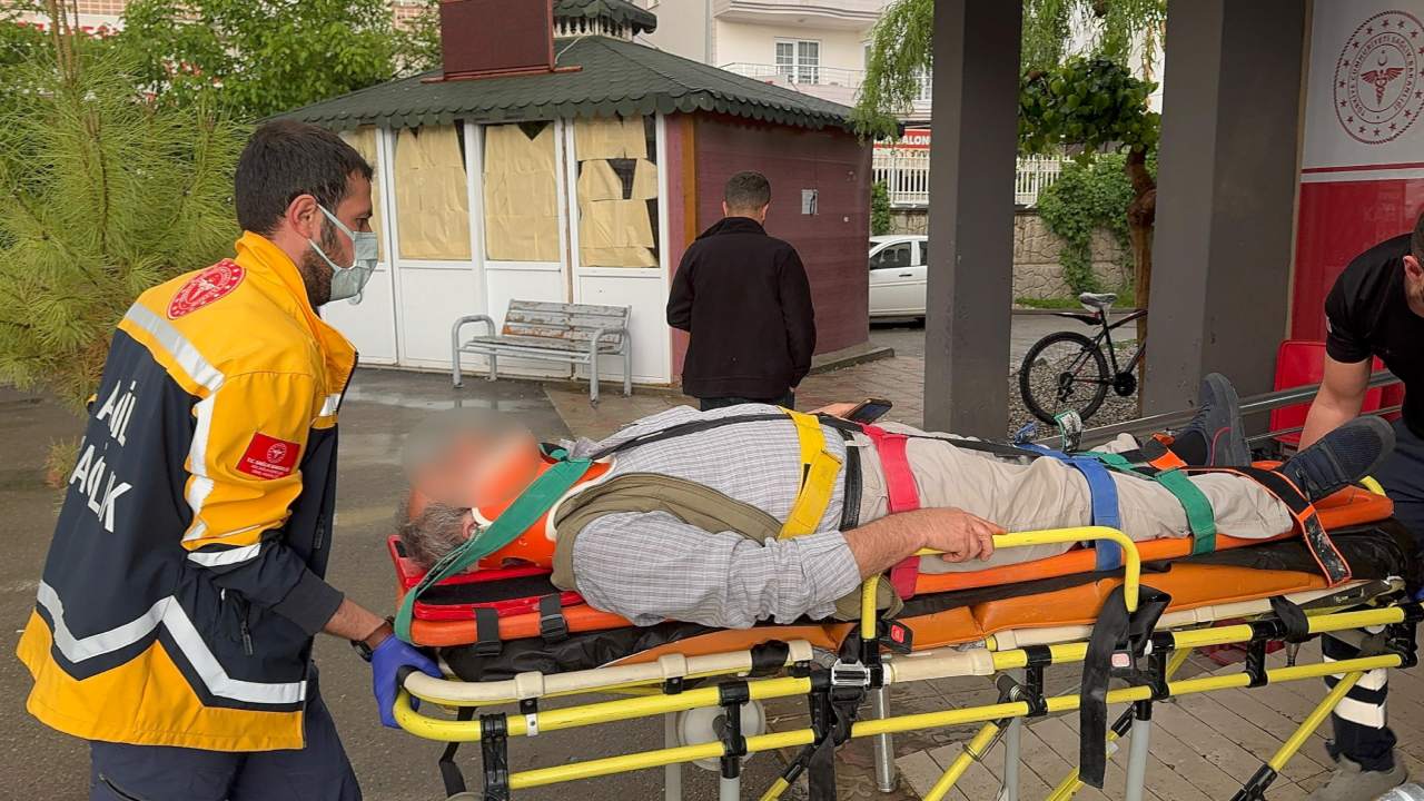 Otomobilin Sarampole Savrulmasiyla 4 Kisi Yaralandi (1)