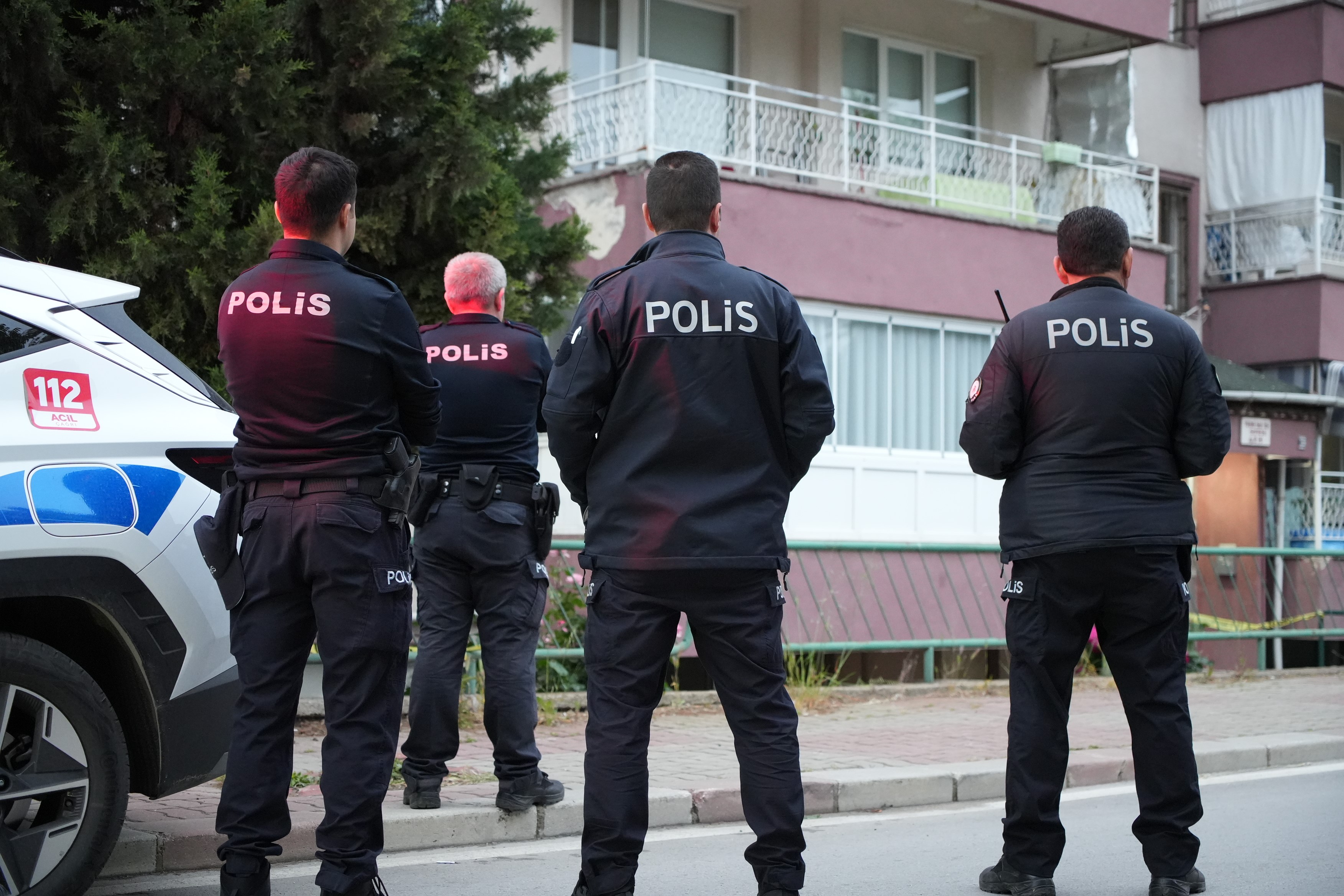 Pencereden Dusen Adamdan Aci Haber Geldi (1)