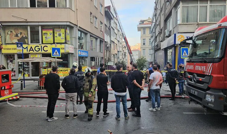 Restoranda Korkutan Yangin Cevredeki Binalara Sicradi (3)