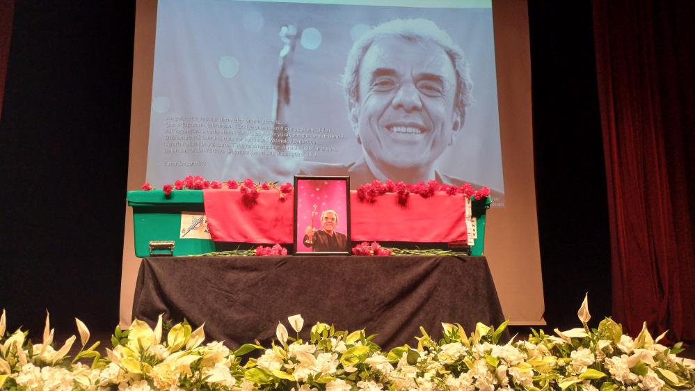 Senarist Ve Yazar Ali Ozgenturk Defnedildi (2)
