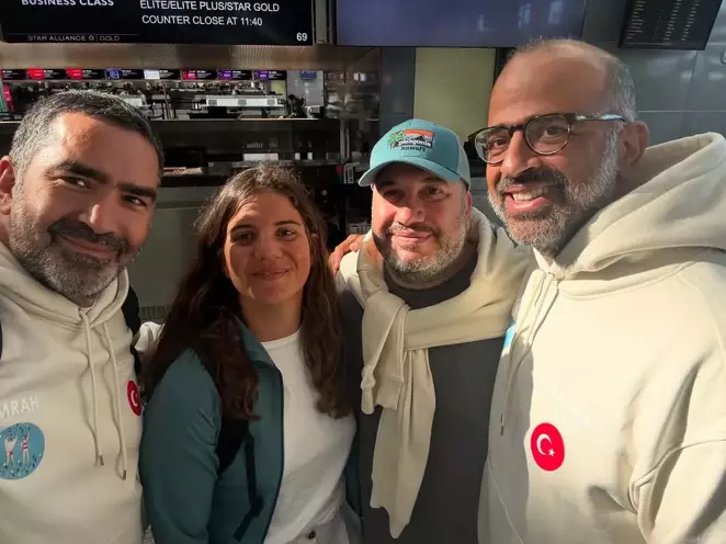 Turk Yuzuculer Kopek Baligi Saldirisina Ugradi Ciddi Sekilde Yaralandi (2)