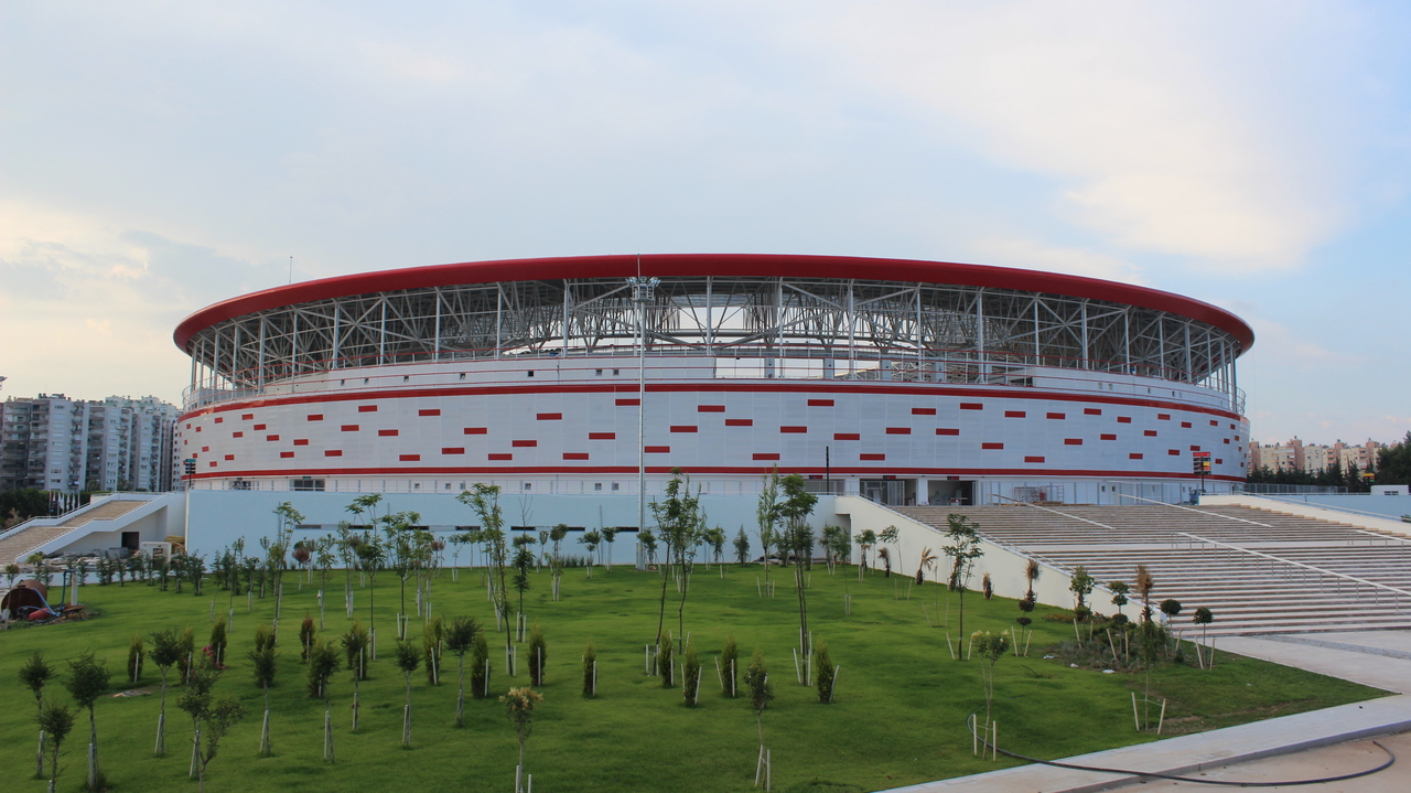 Turkiyenin En Buyuk 10 Stadi Kapasiteleriyle Dev Arenalar (1)