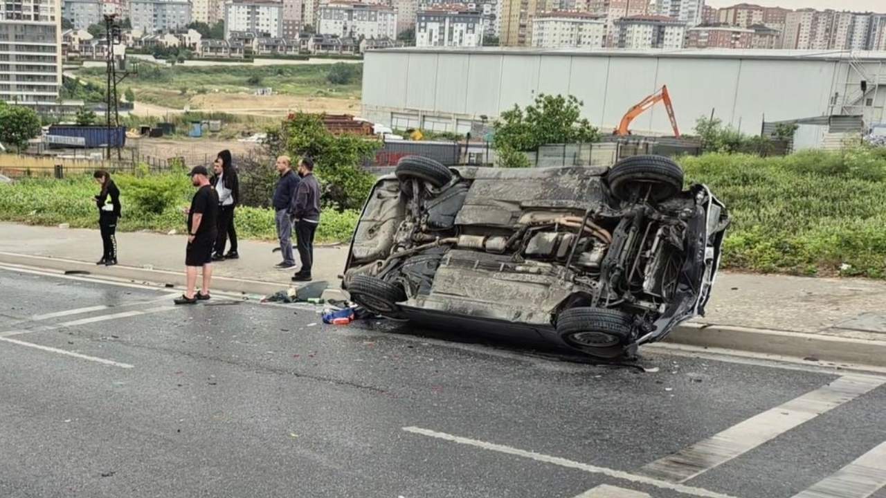 Uc Aracin Karistigi Kazada Biri Agir Dort Kisi Yaralandi (1)