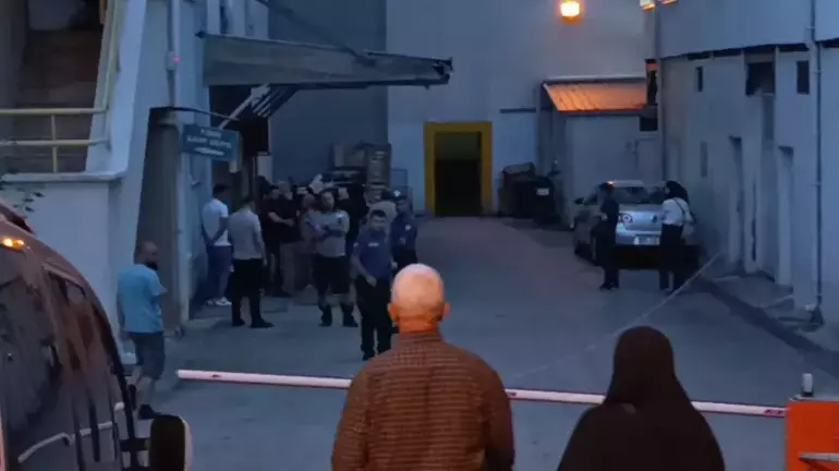 4 Yasindaki Cocuk Devrilen Salincagin Altinda Can Verdi (1)
