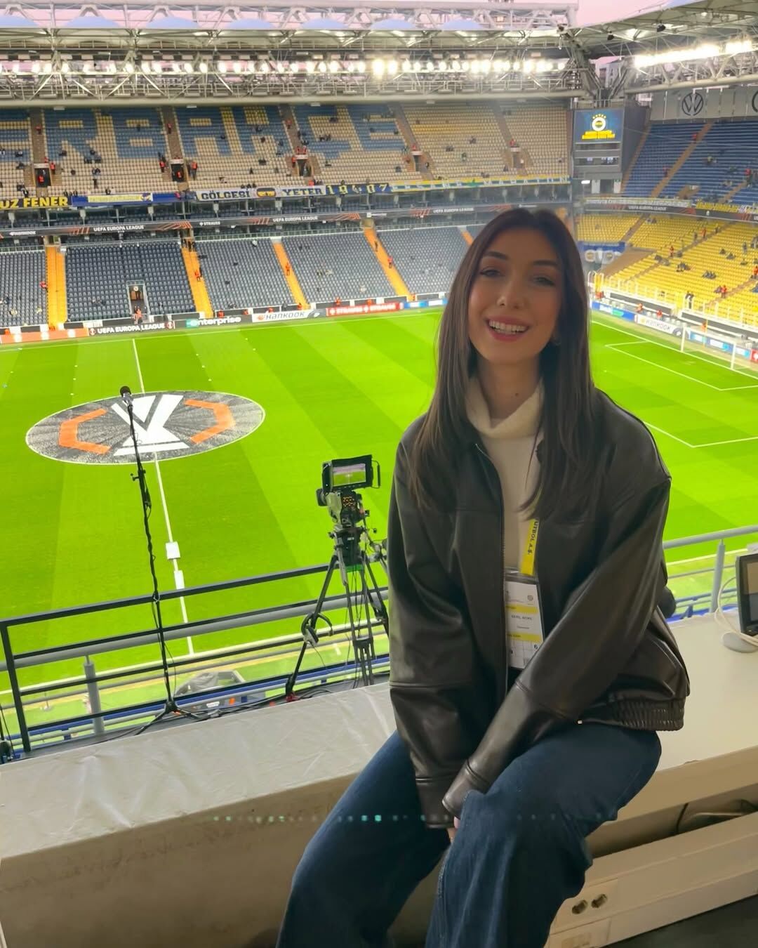 Ali Koca Sordugu Soruyla Gundem Oldu Beril Boke Kimdir Hangi Takimi Tutuyor (4)