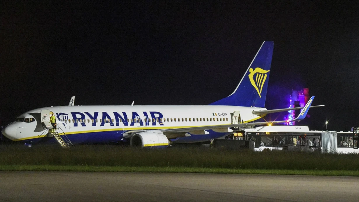 Almanyada Yolcu Ucagi Acil Inis Yapti 9 Yarali