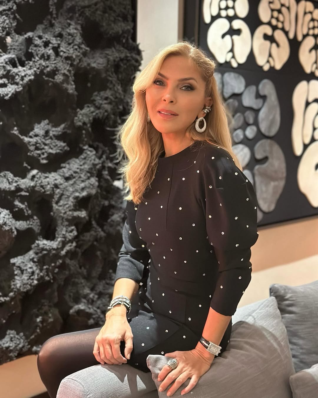 Arzu Sabanci Kimdir Omer Sabanci Ile Nasil Tanisti Evlenmeden Once Ne Is Yapiyordu (1)