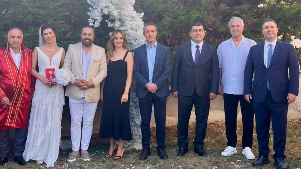 Cagla Atli Ve Emre Bol Sade Bir Torenle Evlendi1