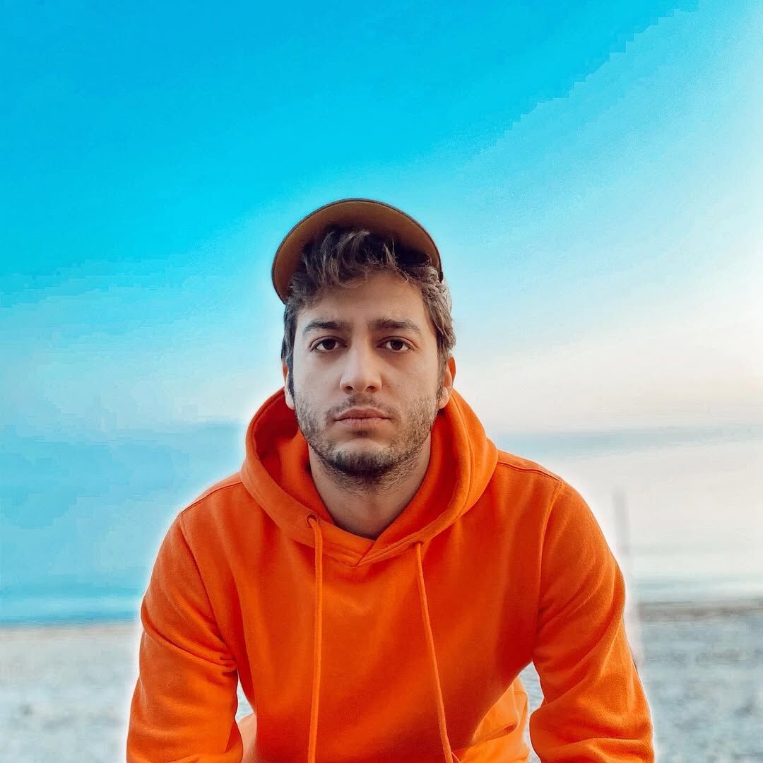 Cenan Adiguzel Kimdir Kac Yasinda Aslen Nereli Cenan Adiguzelin Sevgilisi Kim (3)