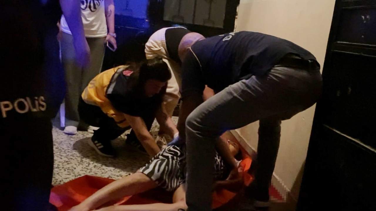 Genc Kadin Uvey Kardesini Bicaklayarak Oldurdu (1)