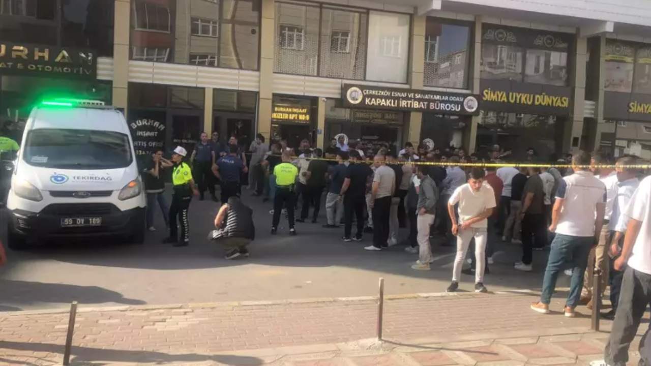 Is Insani Ofisinde Basindan Vurulmus Halde Olu Bulundu (2)