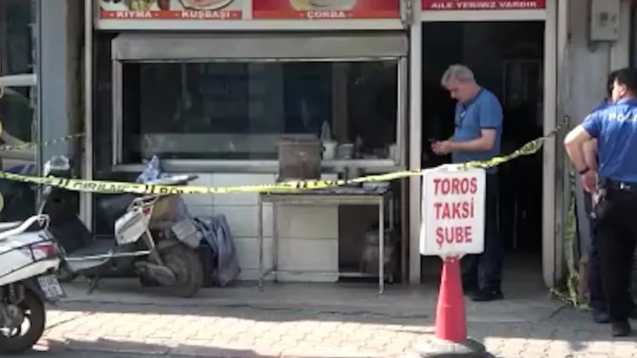 O Anlar Anbean Kaydedildi Annesini Katledip Sogukkanlilikla Uzaklasti (2)